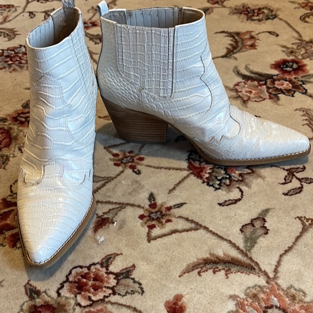 Sam Edelman Winona Bootie Size 10 Ivory Croc